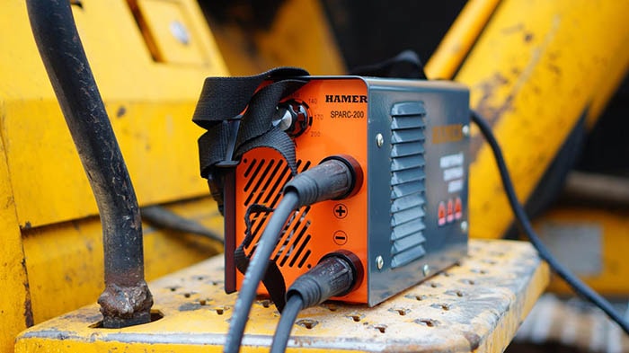 подключение кабеля массы и кабеля зажима