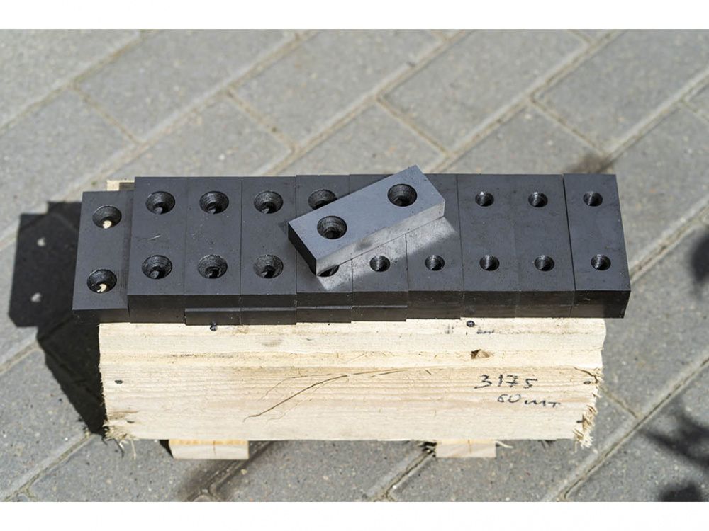 вид модели ножи для рубочного станка смж-172 и смж-172а с резьбой под болт м10 (сталь х12мф)