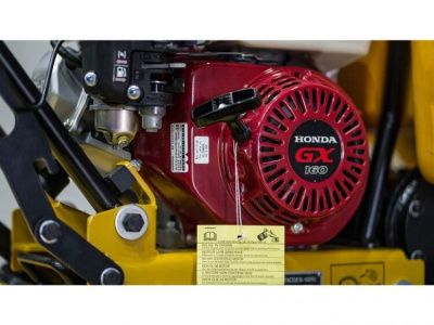 вид модели виброплита hamer m-100pro с двигателем honda